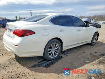 Trzecie zdjęcie samochodu z tyłu: 2019 INFINITI Q70 3.7 LUXE VIN:JN1BY1AR9KM585289 - miniatura