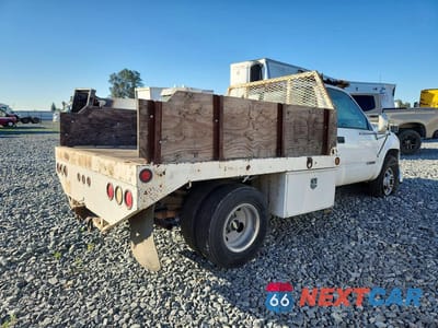 Trzecie zdjęcie samochodu z tyłu: 2000 CHEVROLET GMT-400 FLATBED TRUCK VIN:1GBJC34J0YF404316 - miniatura