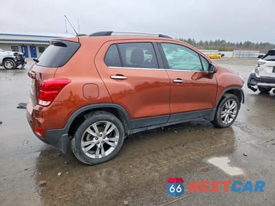 Trzecie zdjęcie samochodu z tyłu: 2019 CHEVROLET TRAX 1LT VIN:3GNCJPSB7KL277615 - miniatura