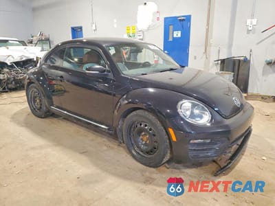 Czwarte zdjęcie samochodu z boku: 2017 VOLKSWAGEN BEETLE SE VIN:3VWJ17AT7HM604170 - miniatura