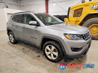 Czwarte zdjęcie samochodu z boku: 2019 JEEP COMPASS LATITUDE VIN:3C4NJDBB5KT629588 - miniatura