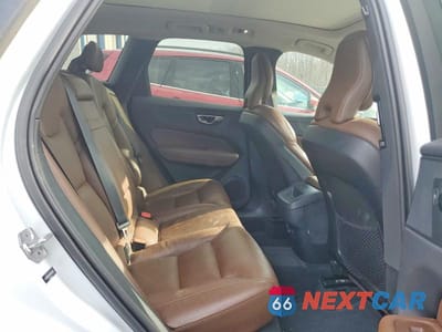 Zdjęcie 11 z 13 samochodu: 2019 VOLVO XC60 T5 VIN:LYV102RK4KB204813 - miniatura