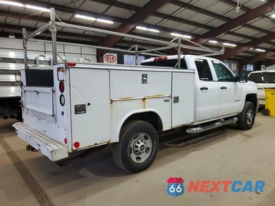 Trzecie zdjęcie samochodu z tyłu: 2015 CHEVROLET SILVERADO K2500 HEAVY DUTY VIN:1GB2KUEG0FZ525987 - miniatura