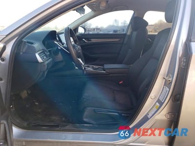 Zdjęcie 7 z 13 samochodu: 2019 HONDA ACCORD LX VIN:1HGCV1F14KA043436 - miniatura