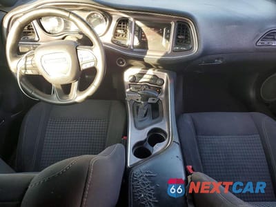 Zdjęcie 8 z 12 samochodu: 2017 DODGE CHALLENGER SXT VIN:2C3CDZAG2HH548997 - miniatura