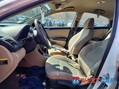 Zdjęcie 7 z 12 samochodu: 2016 HYUNDAI ACCENT SE VIN:KMHCT4AE0GU082719 - miniatura