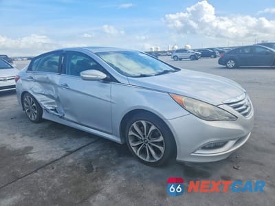 Czwarte zdjęcie samochodu z boku: 2014 HYUNDAI SONATA SE VIN:5NPEC4AC9EH855318 - miniatura