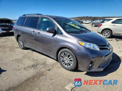 Czwarte zdjęcie samochodu z boku: 2019 TOYOTA SIENNA XLE 8-PASSENGER VIN:5TDYZ3DC2KS995282 - miniatura