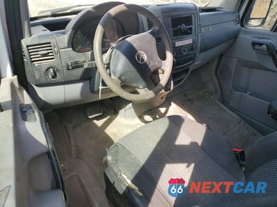 Zdjęcie 8 z 13 samochodu: 2011 MERCEDES BENZ SPRINTER 2500 DELIVERY VAN VIN:WD3PE8CBXB5588601 - miniatura