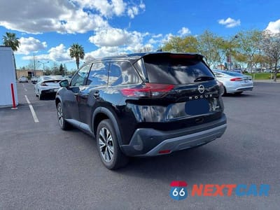 Trzecie zdjęcie samochodu z tyłu: 2021 NISSAN ROGUE SV VIN:5N1AT3BB9MC767311 - miniatura