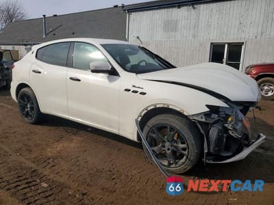 Czwarte zdjęcie samochodu z boku: 2023 MASERATI LEVANTE MODENA VIN:ZN661YUM7PX414668 - miniatura