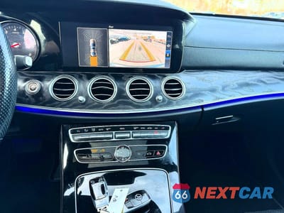 Zdjęcie 11 z 12 samochodu: 2017 MERCEDES-BENZ E 300 4MATIC VIN:WDDZF4KB2HA126772 - miniatura