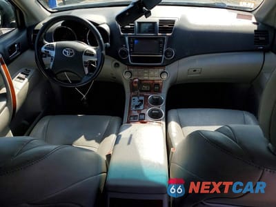 Zdjęcie 8 z 12 samochodu: 2013 TOYOTA HIGHLANDER LIMITED VIN:5TDDK3EH1DS190129 - miniatura