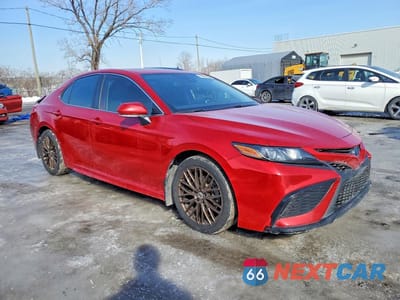Czwarte zdjęcie samochodu z boku: 2022 TOYOTA CAMRY XLE VIN:4T1B21HK4NU017913 - miniatura