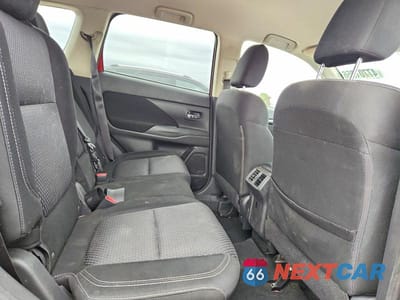 Zdjęcie 11 z 13 samochodu: 2019 MITSUBISHI OUTLANDER SE VIN:JA4AZ3A32KZ011076 - miniatura