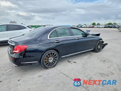 Trzecie zdjęcie samochodu z tyłu: 2018 MERCEDES-BENZ E 300 4MATIC VIN:WDDZF4KB1JA302653 - miniatura