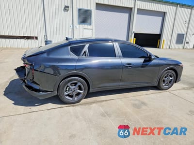 Trzecie zdjęcie samochodu z tyłu: 2025 KIA K4 LXS VIN:3KPFT4DEXSE219041 - miniatura