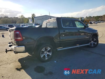 Trzecie zdjęcie samochodu z tyłu: 2020 RAM TRUCKS 1500 LARAMIE VIN:1C6SRFJT1LN207537 - miniatura