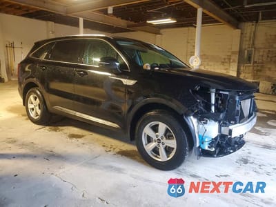 Czwarte zdjęcie samochodu z boku: 2023 KIA SORENTO LX VIN:5XYRGDLC0PG176888 - miniatura