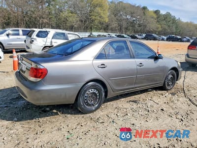 Trzecie zdjęcie samochodu z tyłu: 2005 TOYOTA CAMRY LE VIN:JTDBE32K253034215 - miniatura