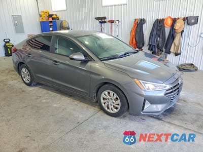 Czwarte zdjęcie samochodu z boku: 2020 HYUNDAI ELANTRA SE VIN:5NPD74LF7LH502578 - miniatura