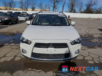 Piąte zdjęcie samochodu w środku: 2013 MITSUBISHI OUTLANDER SE VIN:JA4JT3AW7DU005222 - miniatura