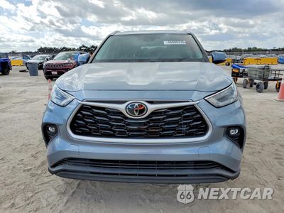 Piąte zdjęcie samochodu w środku: 2022 TOYOTA HIGHLANDER XLE VIN:5TDGZRAH4NS142143 - miniatura