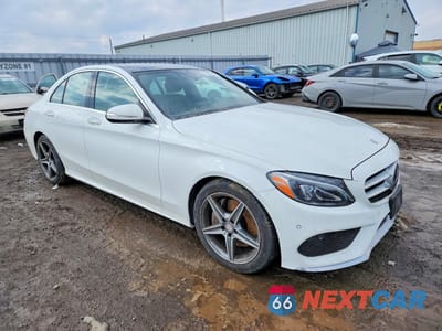Czwarte zdjęcie samochodu z boku: 2015 MERCEDES-BENZ C 400 4MATIC VIN:55SWF6GB6FU027442 - miniatura