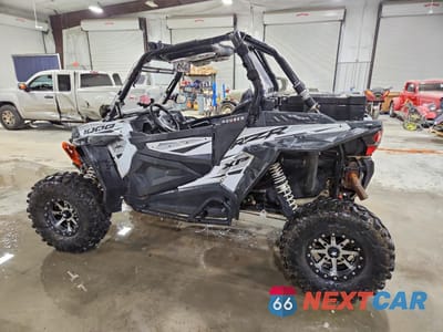 Trzecie zdjęcie samochodu z tyłu: 2015 POLARIS RZR 1000 XP UTILITY VEHICLE VIN:4XAVDE99XFB315398 - miniatura