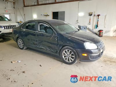 Czwarte zdjęcie samochodu z boku: 2010 VOLKSWAGEN JETTA SE VIN:3VWRX7AJ4AM008181 - miniatura