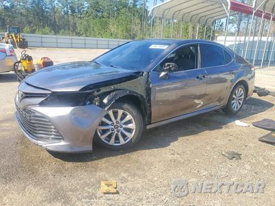 2018 TOYOTA CAMRY LE 4T1B11HK1JU627409 - główne zdjęcie licytacji z USA - miniatura