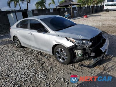 Czwarte zdjęcie samochodu z boku: 2021 KIA FORTE LXS VIN:3KPF24AD0ME345698 - miniatura
