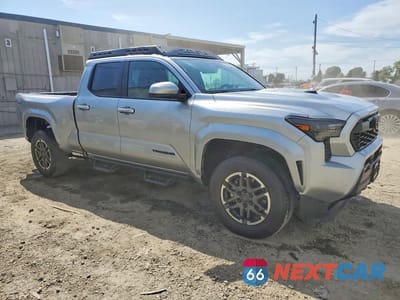 Czwarte zdjęcie samochodu z boku: 2026 TOYOTA TACOMA TRD SPORT VIN:3TMLB5JN4TM217955 - miniatura