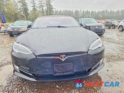 Piąte zdjęcie samochodu w środku: 2018 TESLA MODEL S VIN:5YJSA1E23JF245822 - miniatura