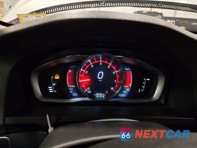 Zdjęcie 9 z 13 samochodu: 2015 VOLVO V60 PREMIER VIN:YV1612SK2F1228581 - miniatura