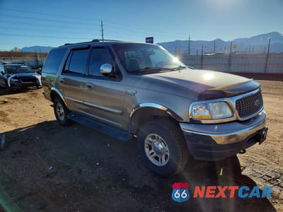 Czwarte zdjęcie samochodu z boku: 2002 FORD EXPEDITION XLT VIN:1FMPU16L62LA96188 - miniatura