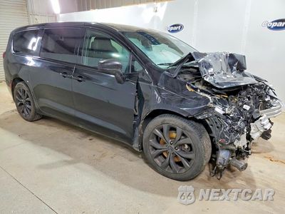 Czwarte zdjęcie samochodu z boku: 2018 CHRYSLER PACIFICA TOURING PLUS VIN:2C4RC1FGXJR197937 - miniatura