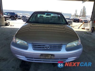 Piąte zdjęcie samochodu w środku: 1998 TOYOTA CAMRY VIN:JT2BG28KXW0183446 - miniatura