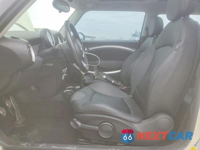 Zdjęcie 7 z 12 samochodu: 2008 MINI COOPER S VIN:WMWMF73558TT90049 - miniatura
