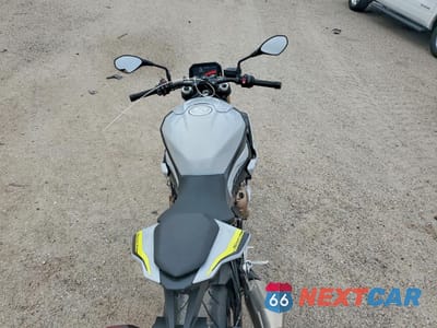 Zdjęcie 6 z 9 samochodu: 2022 BMW S 1000 R VIN:WB10E530XN6E36692 - miniatura