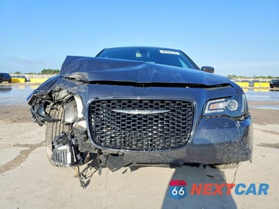 Piąte zdjęcie samochodu w środku: 2023 CHRYSLER 300 S VIN:2C3CCABG3PH561162 - miniatura