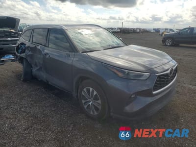 Czwarte zdjęcie samochodu z boku: 2022 TOYOTA HIGHLANDER XLE VIN:5TDGZRAH8NS094307 - miniatura