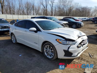 Czwarte zdjęcie samochodu z boku: 2019 FORD FUSION SE VIN:3FA6P0LU7KR265446 - miniatura