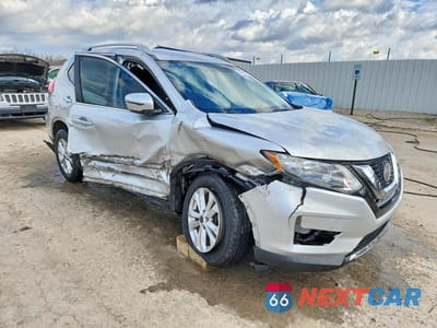 Czwarte zdjęcie samochodu z boku: 2018 NISSAN ROGUE S VIN:5N1AT2MVXJC850744 - miniatura