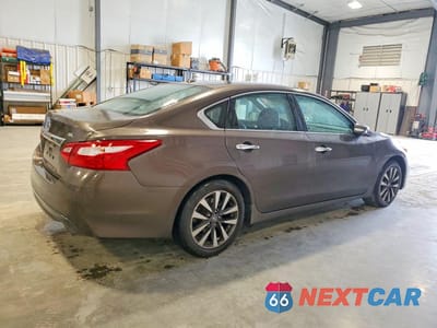 Trzecie zdjęcie samochodu z tyłu: 2017 NISSAN ALTIMA 2.5 SL VIN:1N4AL3AP5HC221165 - miniatura