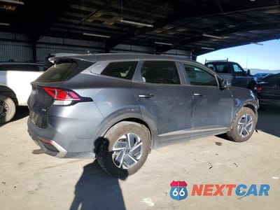 Trzecie zdjęcie samochodu z tyłu: 2025 KIA SPORTAGE HYBRID LX VIN:KNDPU3DG7S7208074 - miniatura