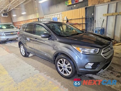 Czwarte zdjęcie samochodu z boku: 2019 FORD ESCAPE SE VIN:1FMCU0GD0KUA14580 - miniatura