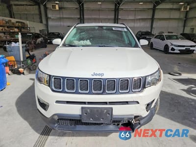 Piąte zdjęcie samochodu w środku: 2018 JEEP COMPASS LATITUDE VIN:3C4NJDBB6JT345062 - miniatura
