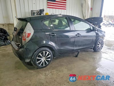 Trzecie zdjęcie samochodu z tyłu: 2014 TOYOTA PRIUS C TWO VIN:JTDKDTB33E1573949 - miniatura