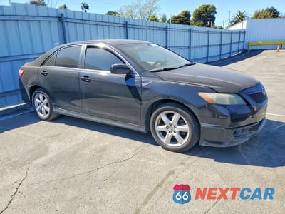 Czwarte zdjęcie samochodu z boku: 2007 TOYOTA CAMRY SE V6 VIN:4T1BK46K97U549133 - miniatura